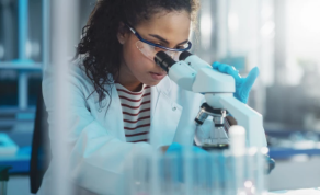 “Unisex” Lab Coats Are in Need of an Update To Best Fit Female Scientists