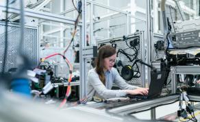 Australia’s Defense Department Announced a 50% Recruitment Goal for Women in STEM