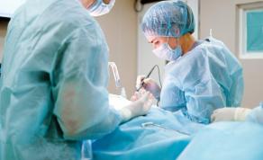 A New Study Finds That Patients Have Better Outcomes With Female Surgeons